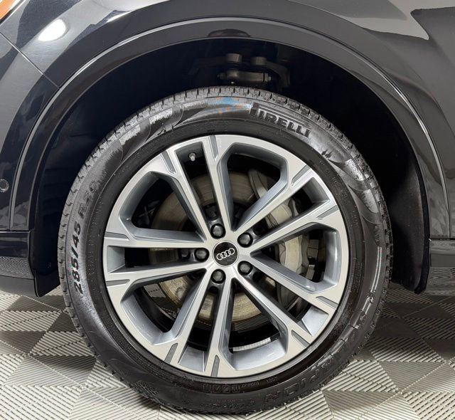 Used 2025 Audi Q7 2.0T Premium w/ Convenience Plus Package AWD/4WD image 9