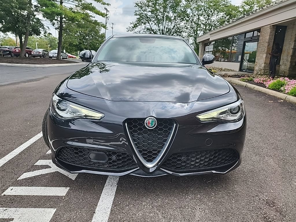 Used 2017 Alfa Romeo Giulia Ti w/ TI 19" Sport Package AWD/4WD image 3