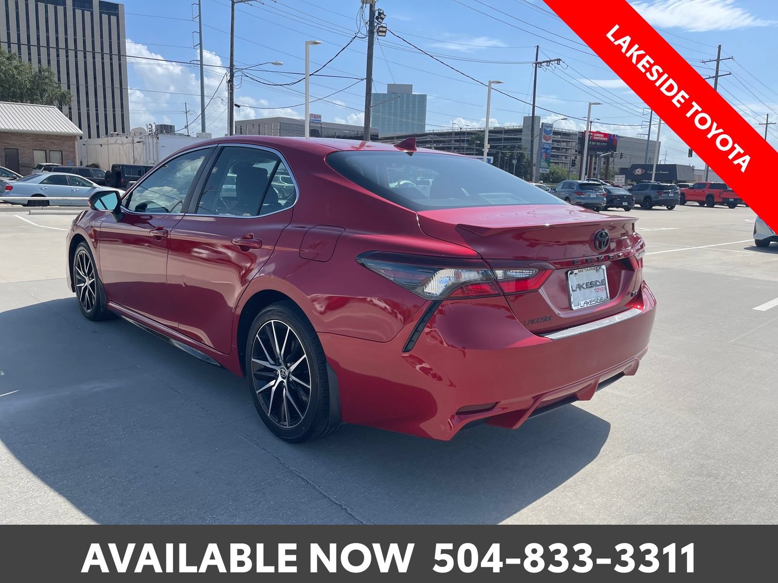 Used 2022 Toyota Camry SE FWD image 3