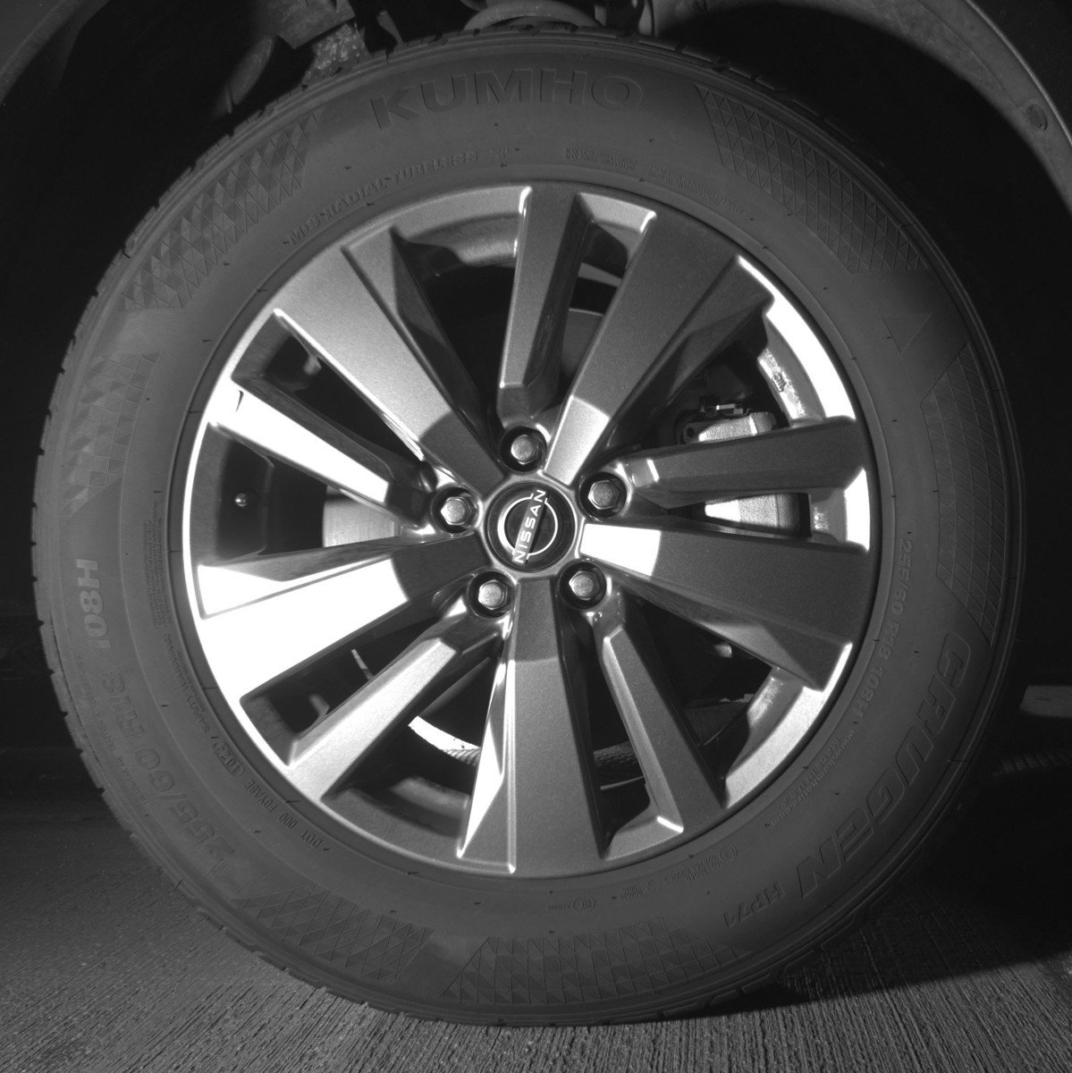 Used 2025 Nissan Pathfinder SV image 13