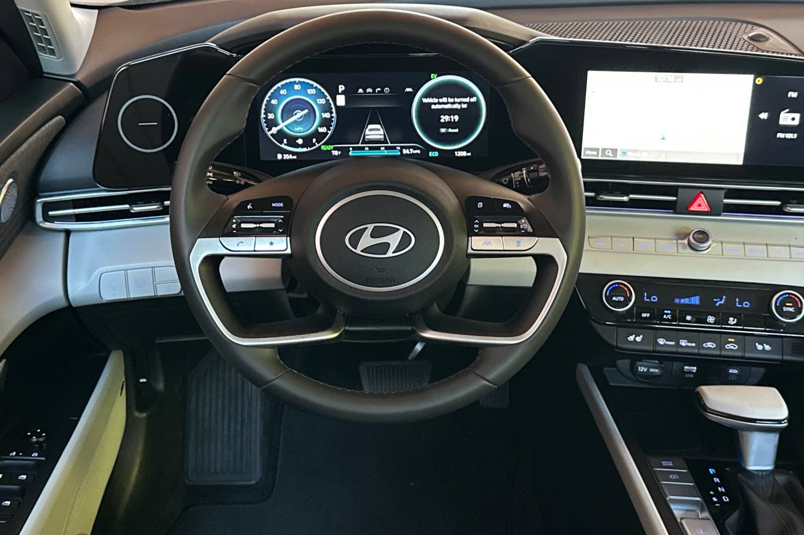 Used 2025 Hyundai Elantra Limited FWD image 18