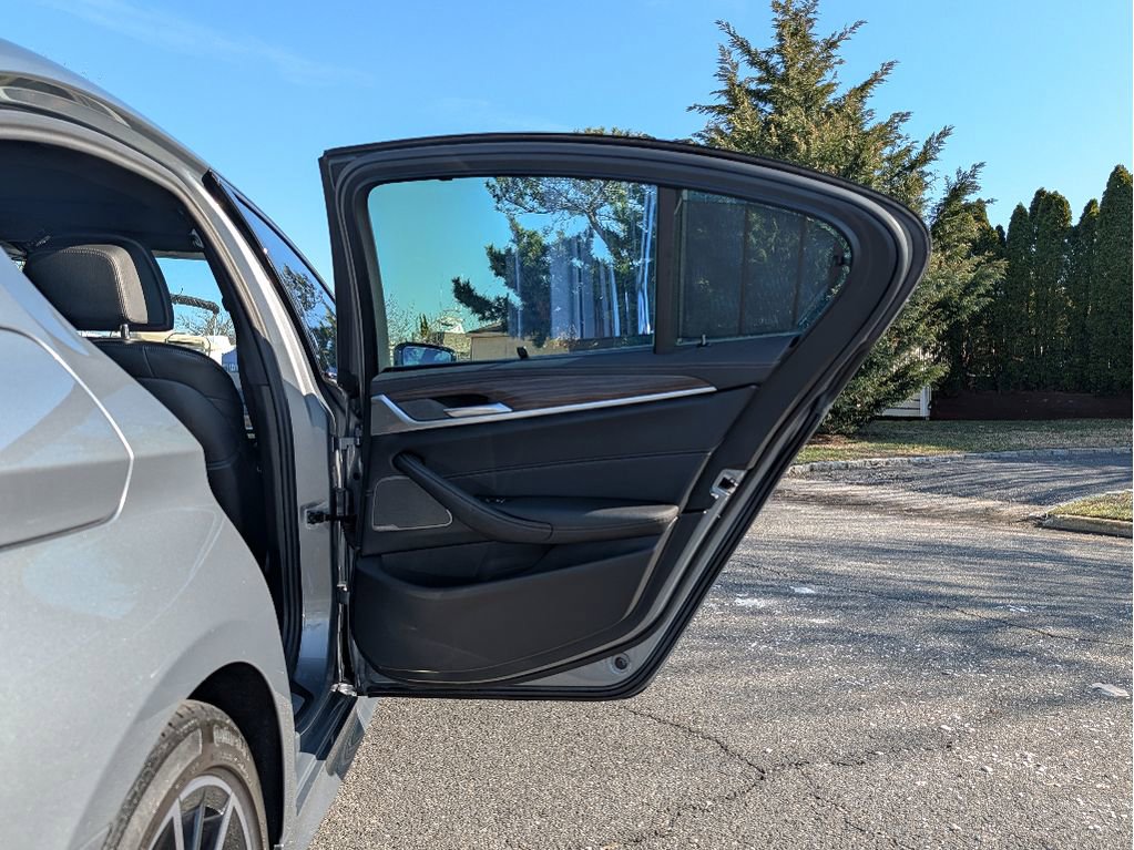 Used 2023 BMW M550i xDrive w/ Executive Package image 12