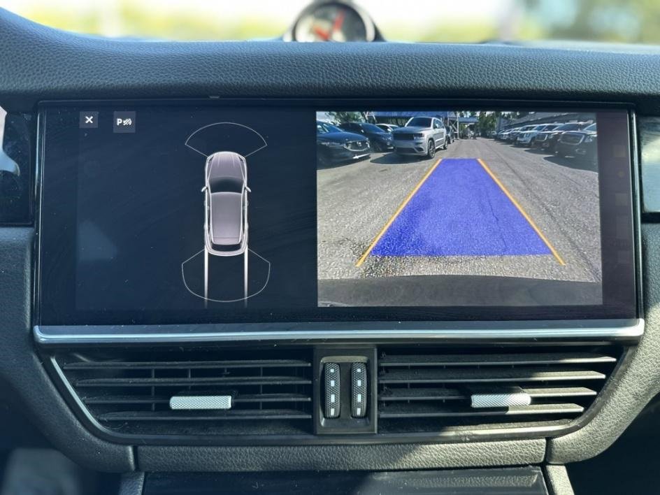Used 2020 Porsche Cayenne image 27
