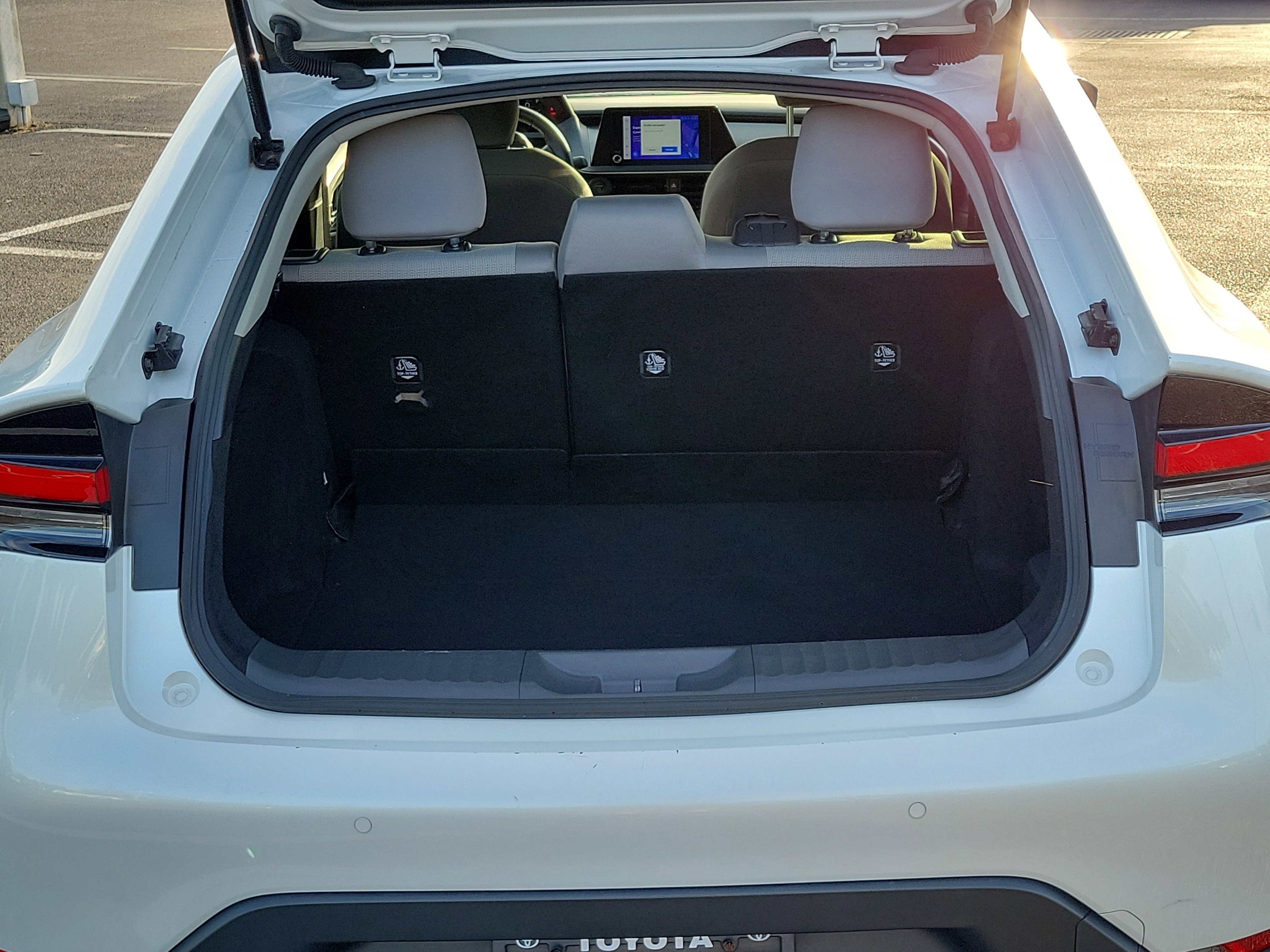 Used 2023 Toyota Prius LE FWD image 12