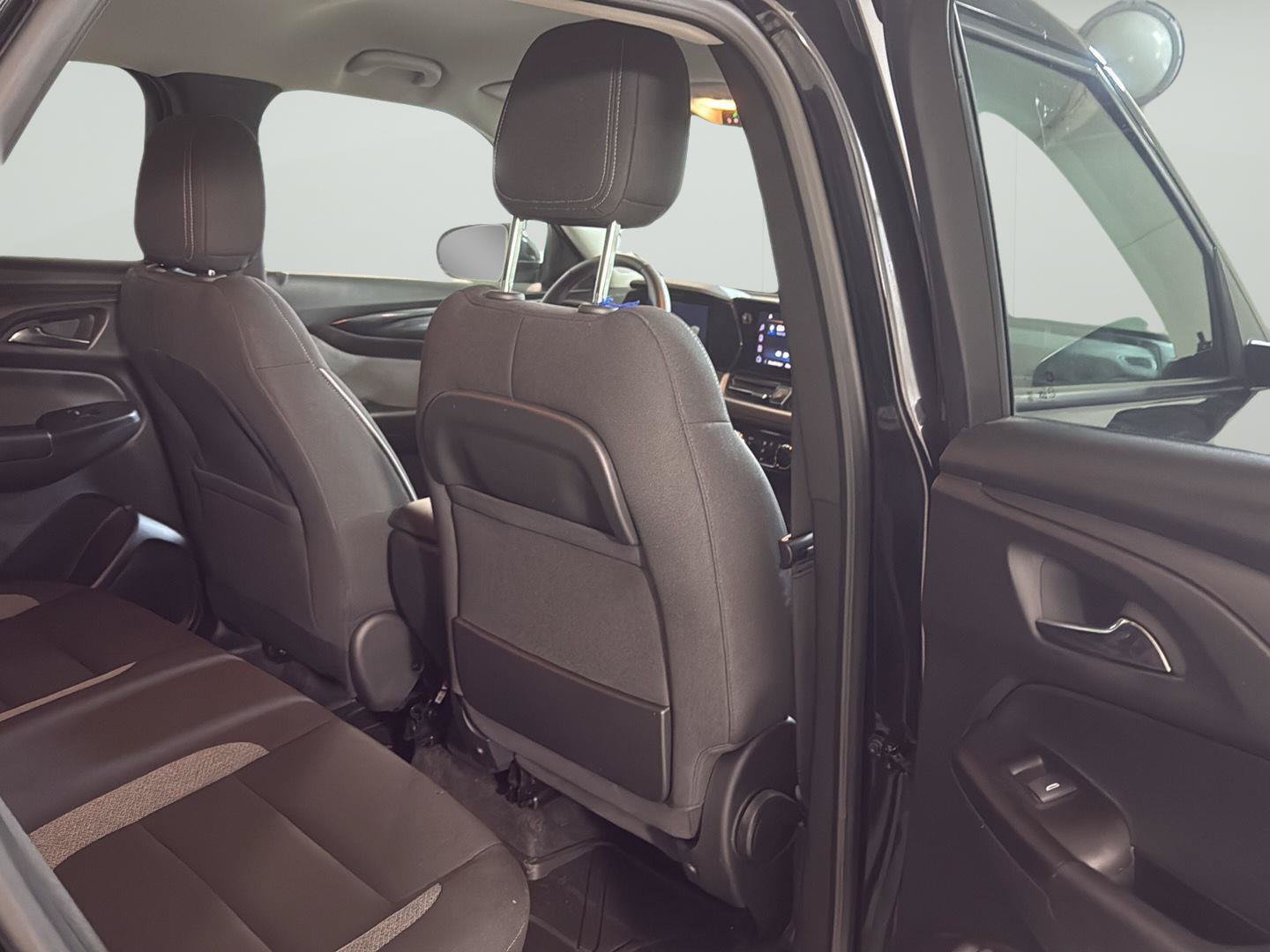 Used 2024 Chevrolet TrailBlazer LT w/ Convenience Package FWD image 11