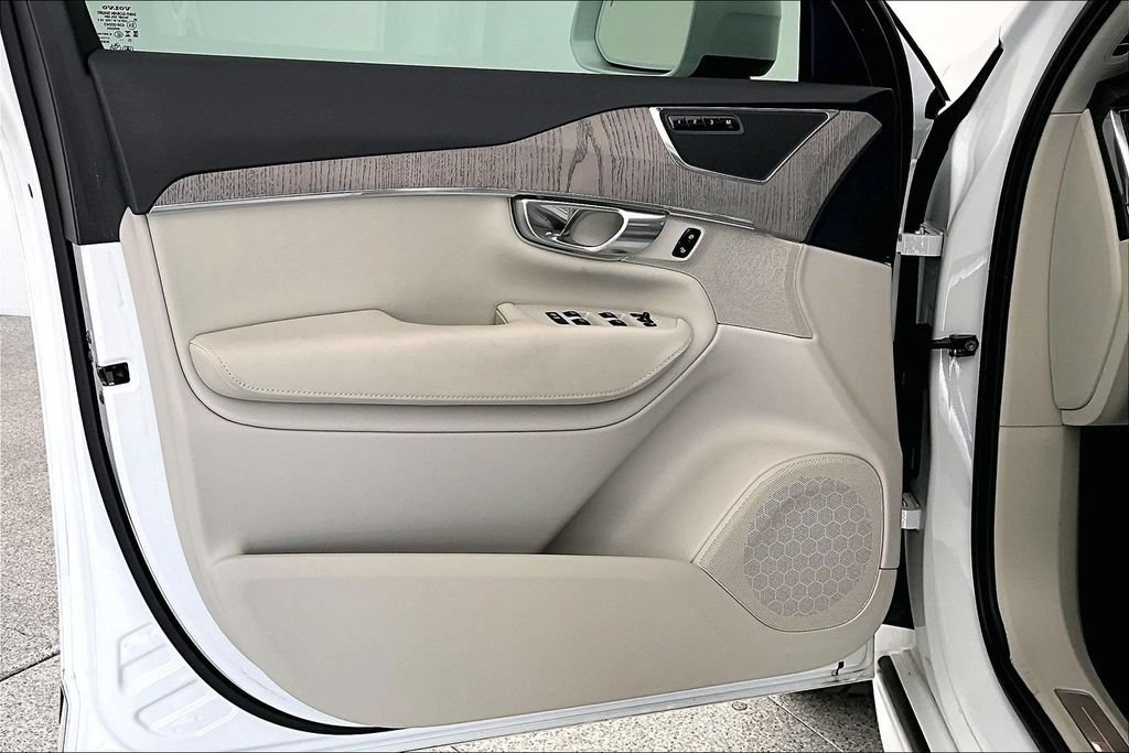 Certified 2024 Volvo XC90 T8 Plus w/ Protection Package Premier AWD/4WD image 23