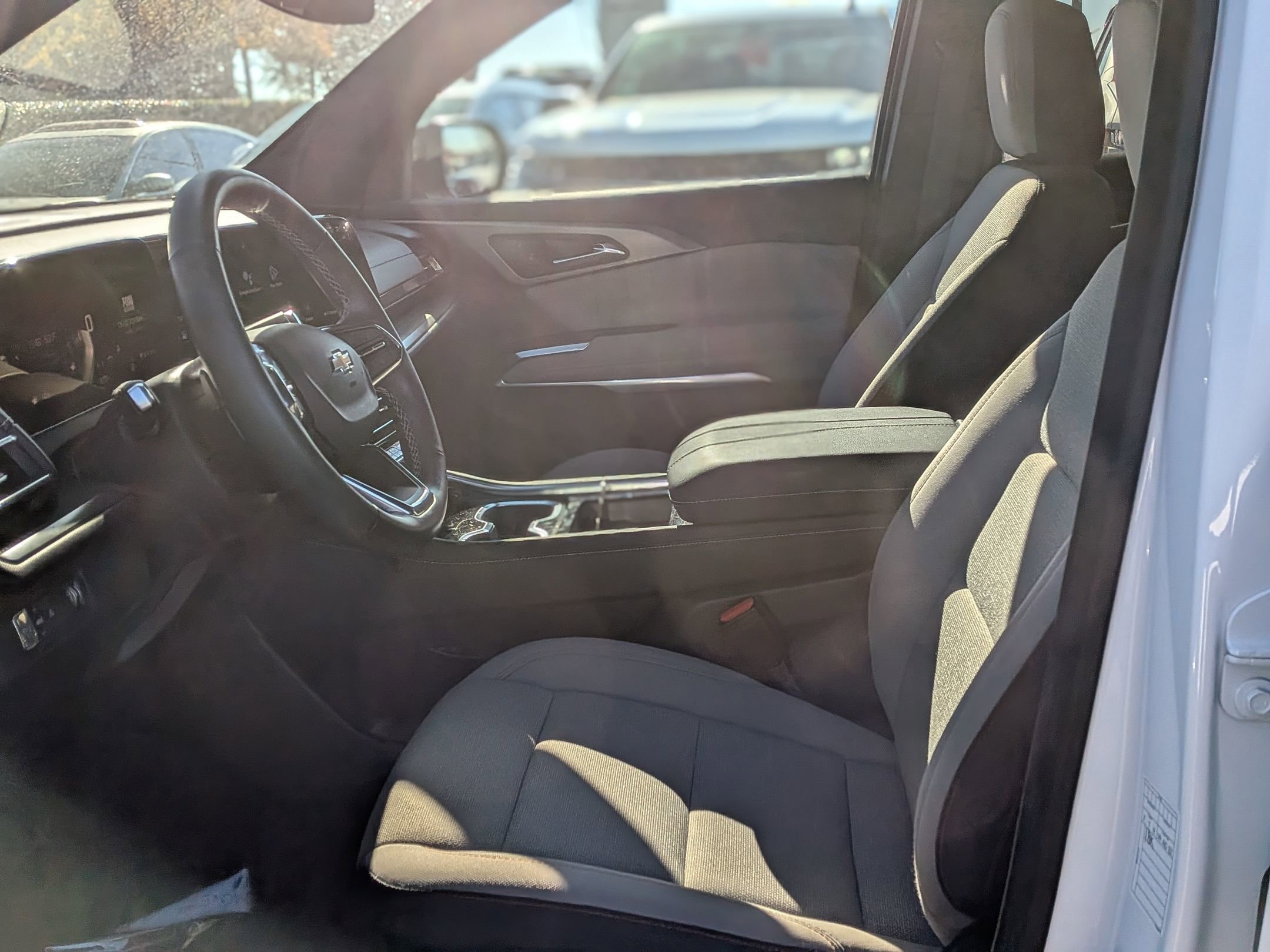 Used 2025 Chevrolet Traverse LT image 16