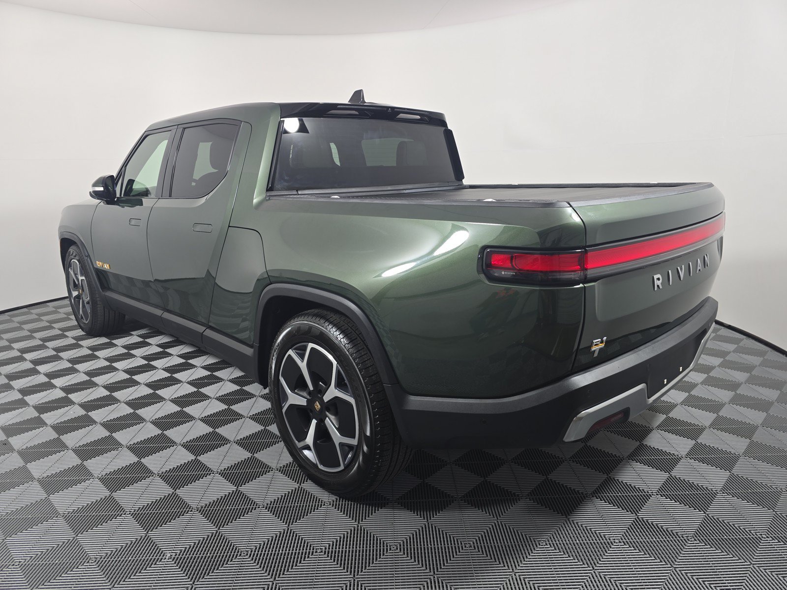 Used 2022 Rivian R1T Adventure AWD/4WD image 3