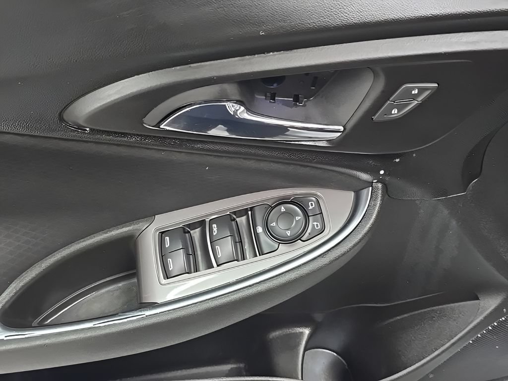 Used 2018 Chevrolet Malibu LT FWD image 11