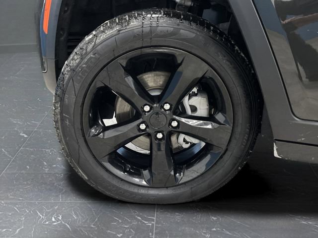 Used 2025 Jeep Grand Cherokee Limited w/ Luxury Tech Group II image 38