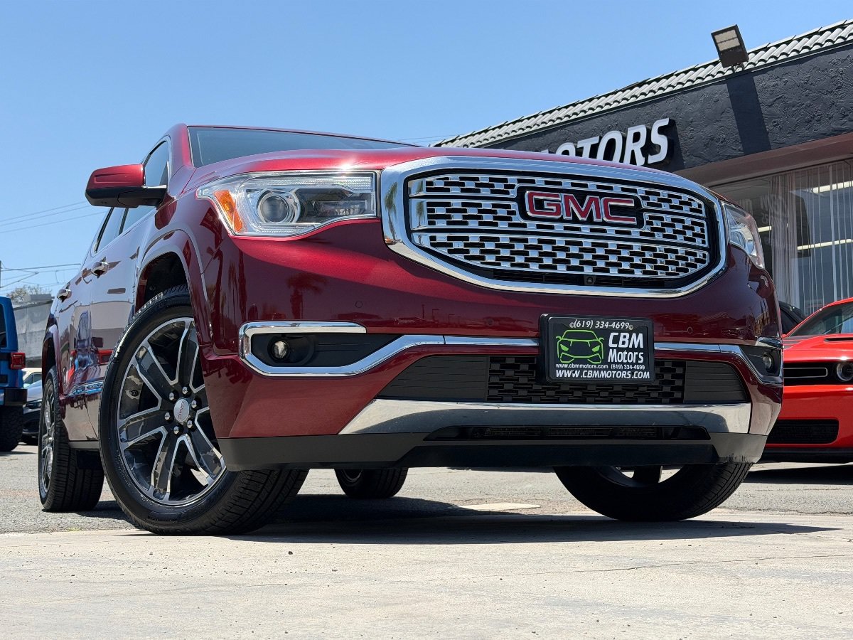 Used 2017 GMC Acadia Denali w/ Technology Package FWD image 2