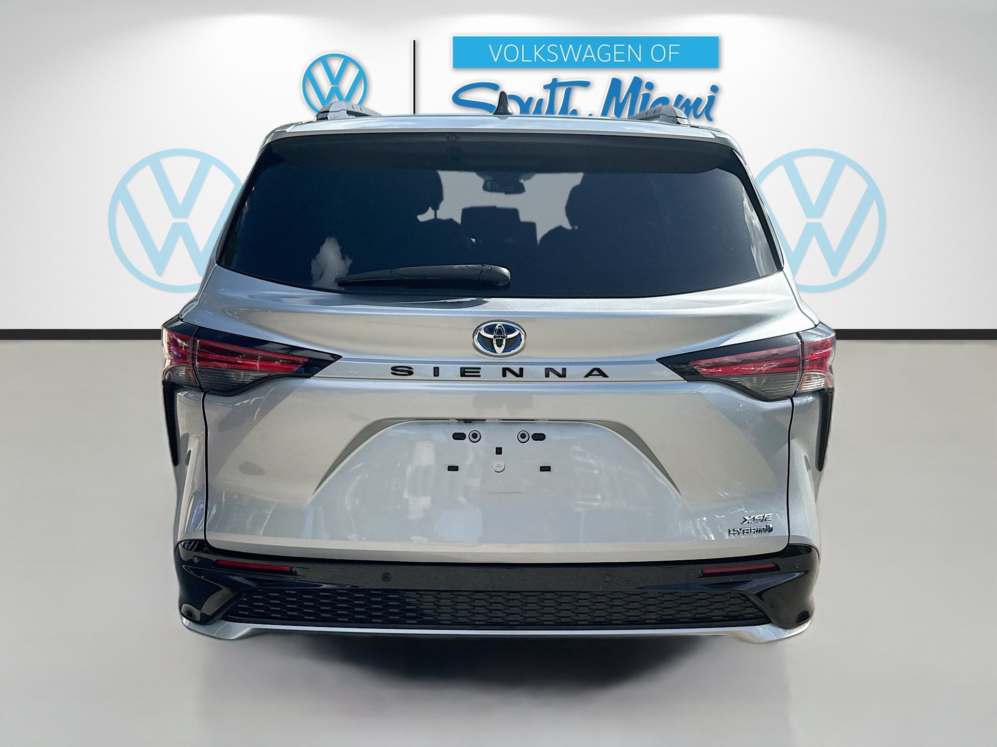 Used 2022 Toyota Sienna XSE FWD image 6