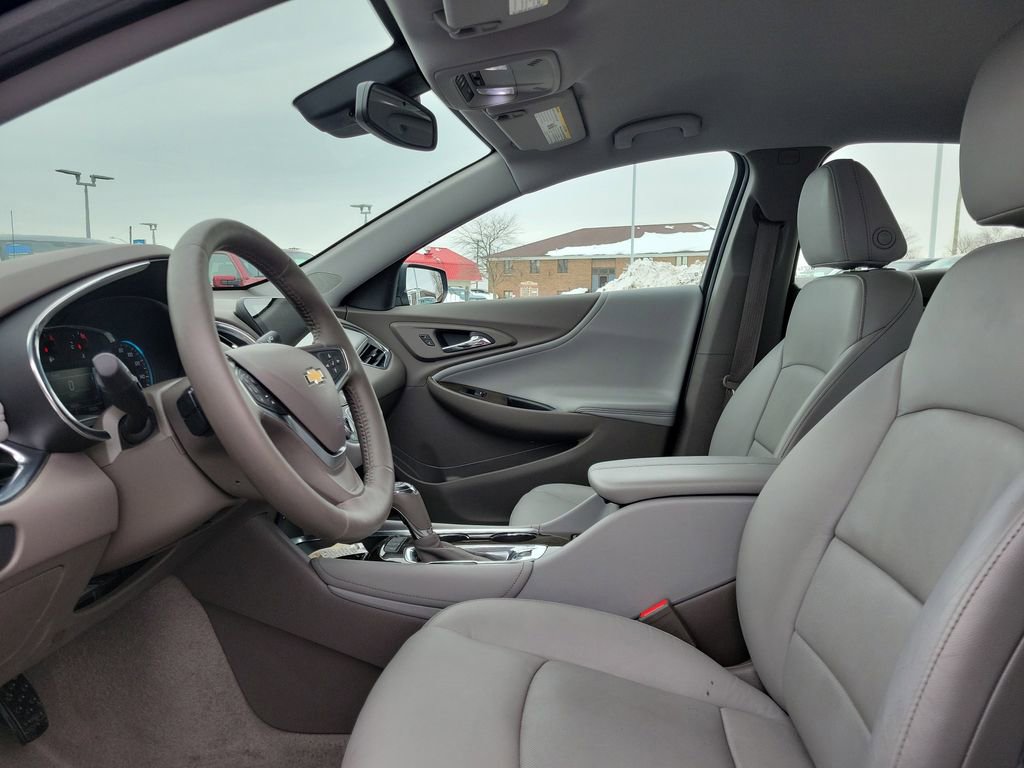 Used 2017 Chevrolet Malibu Premier w/ Driver Confidence Package image 16