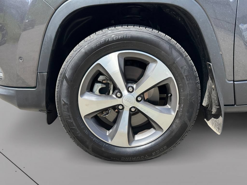Certified 2022 Jeep Cherokee Limited AWD/4WD image 30
