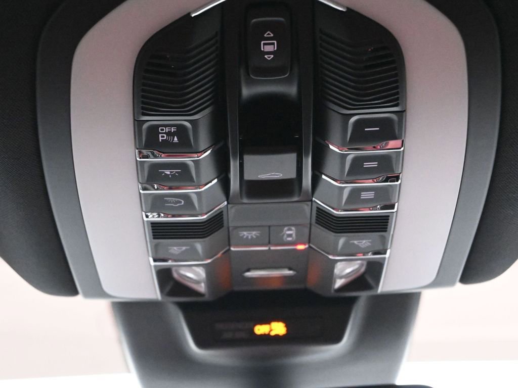 Certified 2022 Porsche Macan image 24