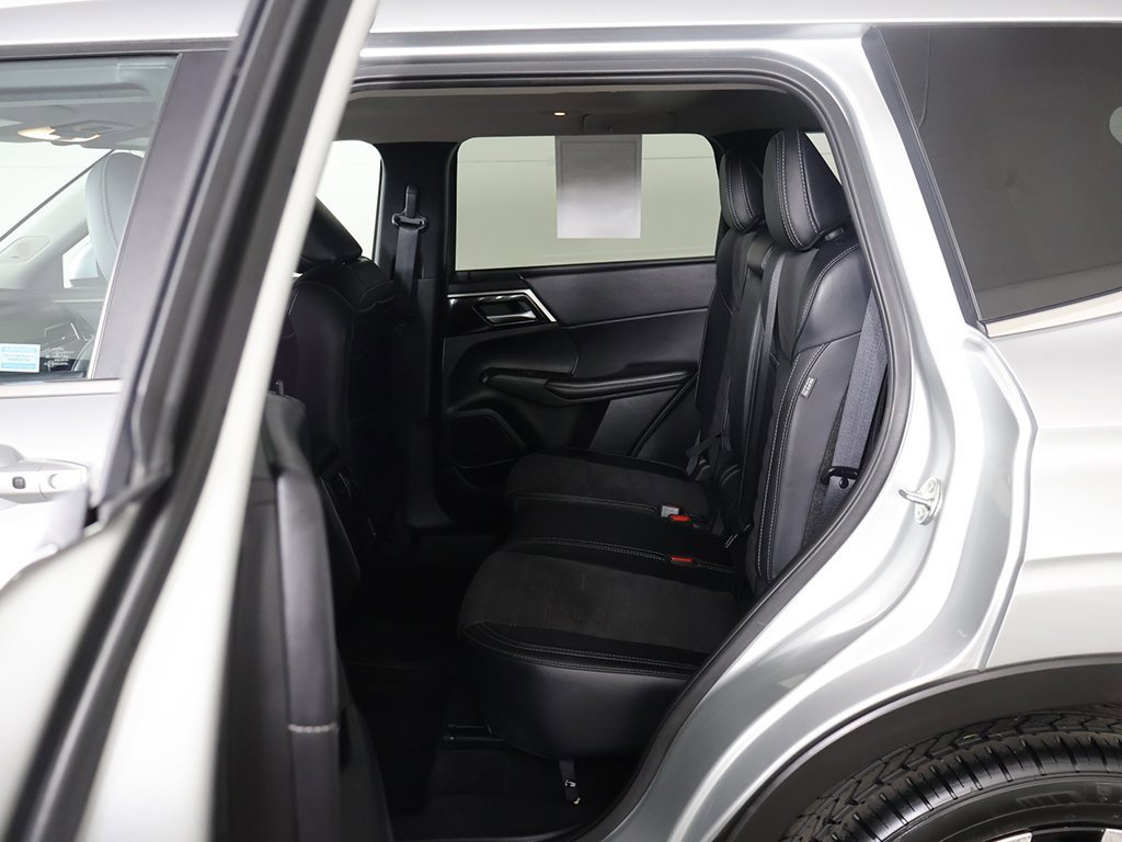 Used 2024 Mitsubishi Outlander SE image 34