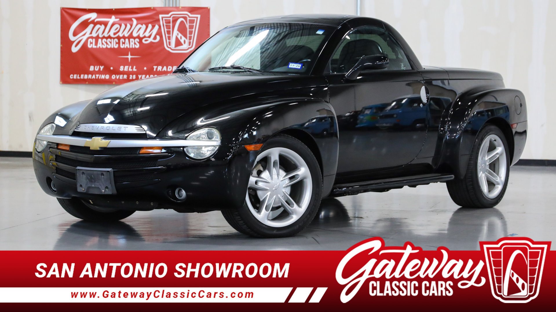 Used 2003 Chevrolet SSR w/ Preferred Equipment Group RWD image 1