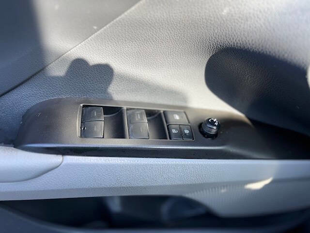 Used 2022 Toyota Camry LE image 20