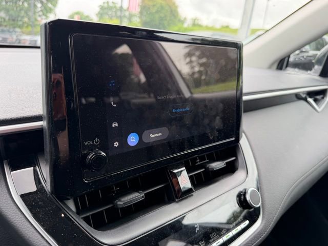 Used 2025 Toyota Corolla Cross LE FWD image 13