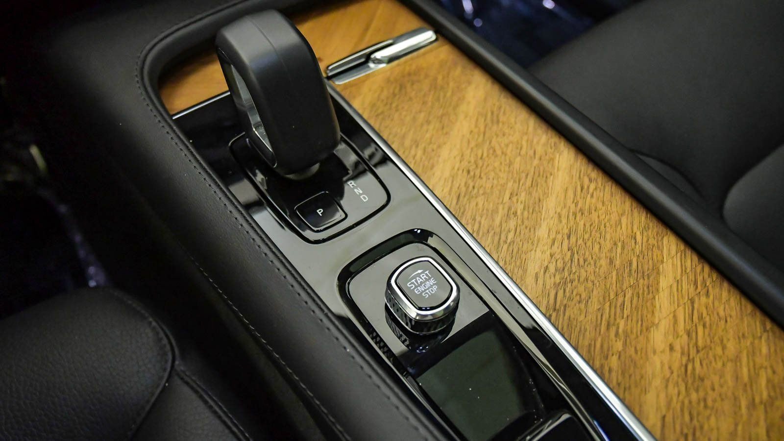 Used 2025 Volvo XC90 B6 Plus image 26