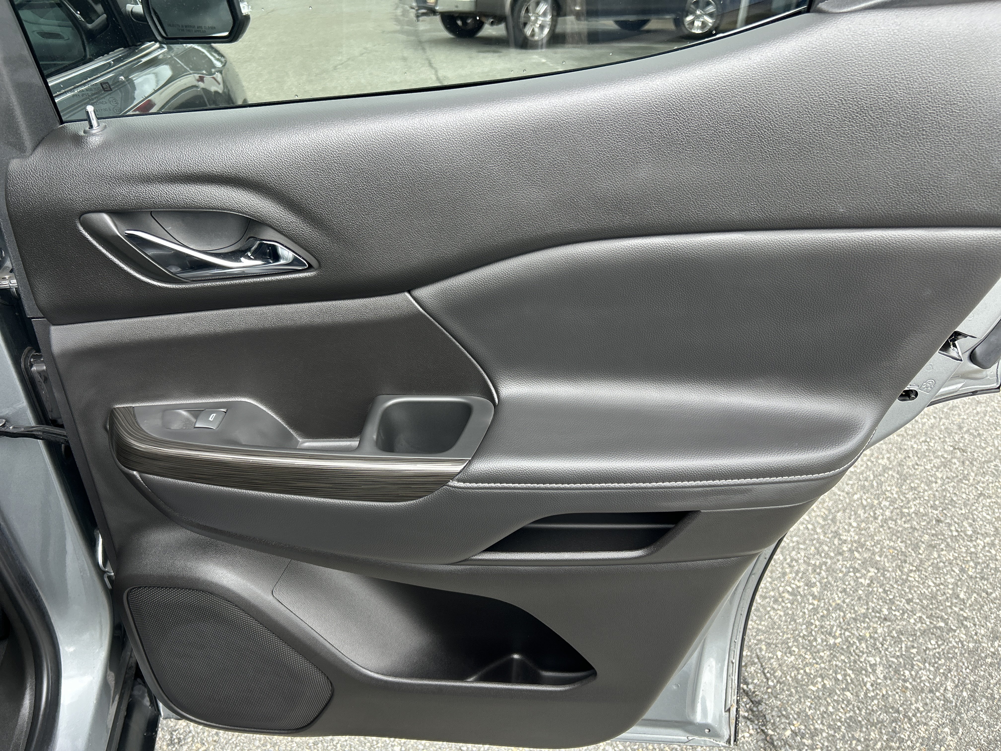 Used 2023 GMC Acadia SLT w/ Technology Package FWD image 20