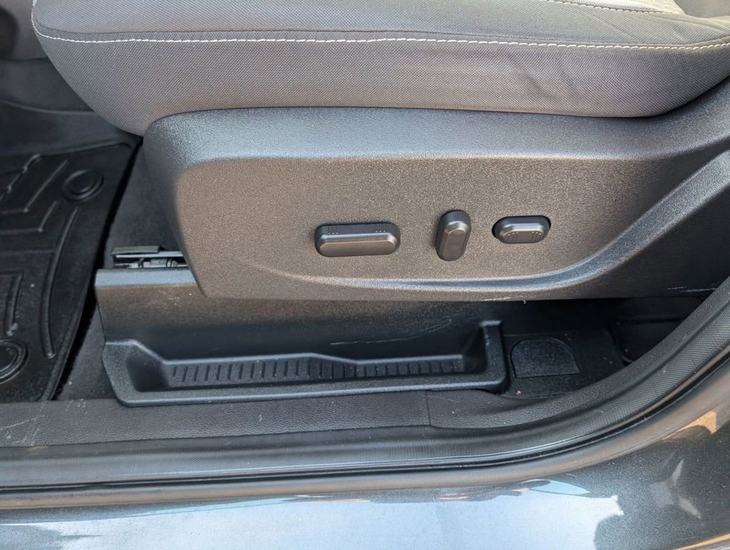 Used 2017 Ford Escape SE image 20