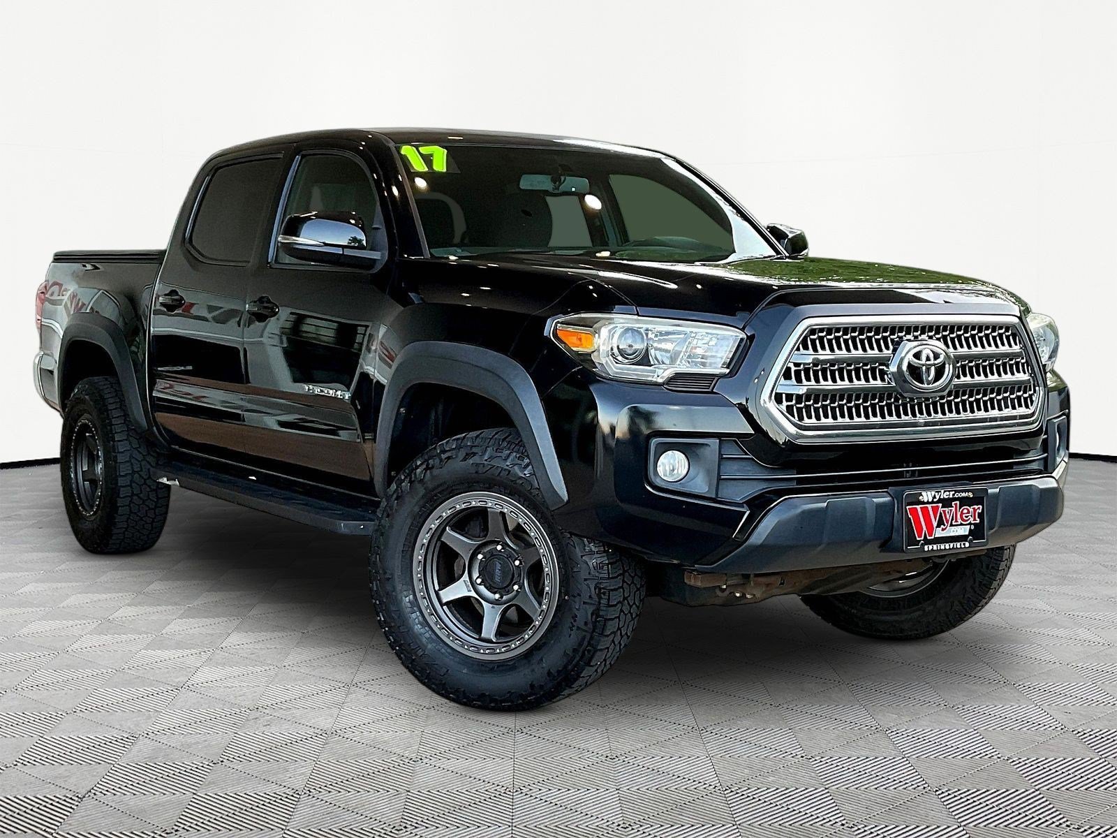 Used 2017 Toyota Tacoma TRD Off-Road w/ Tow Package (A/T) AWD/4WD image 3