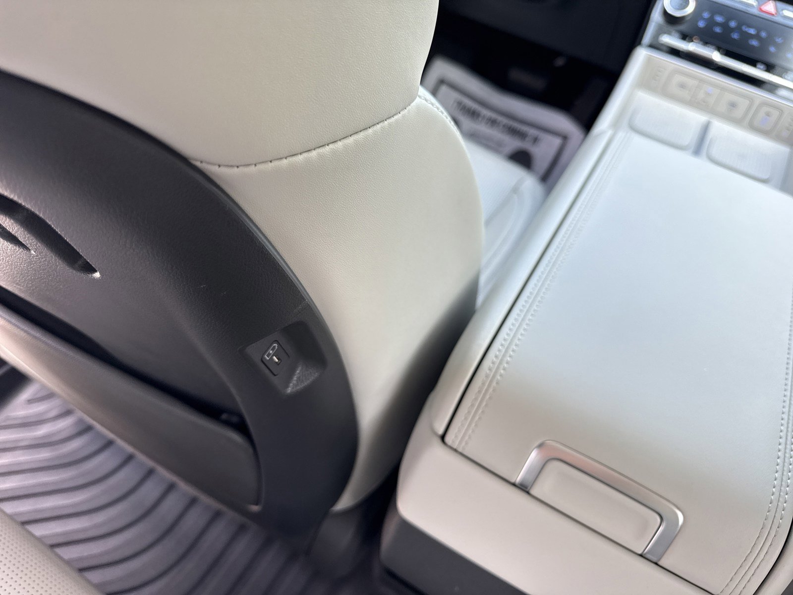 Used 2025 Hyundai Santa Fe Calligraphy FWD image 19