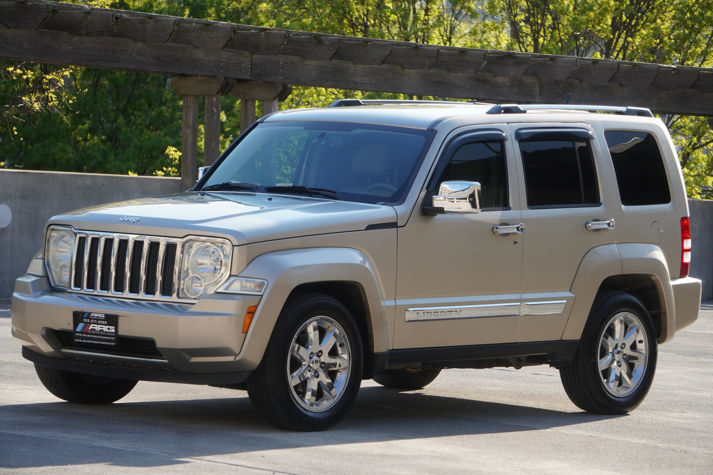 Used 2010 Jeep Liberty Limited w/ Tire & Wheel Group image 4