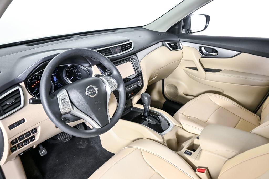 Used 2016 Nissan Rogue SV w/ SV Premium Package image 5