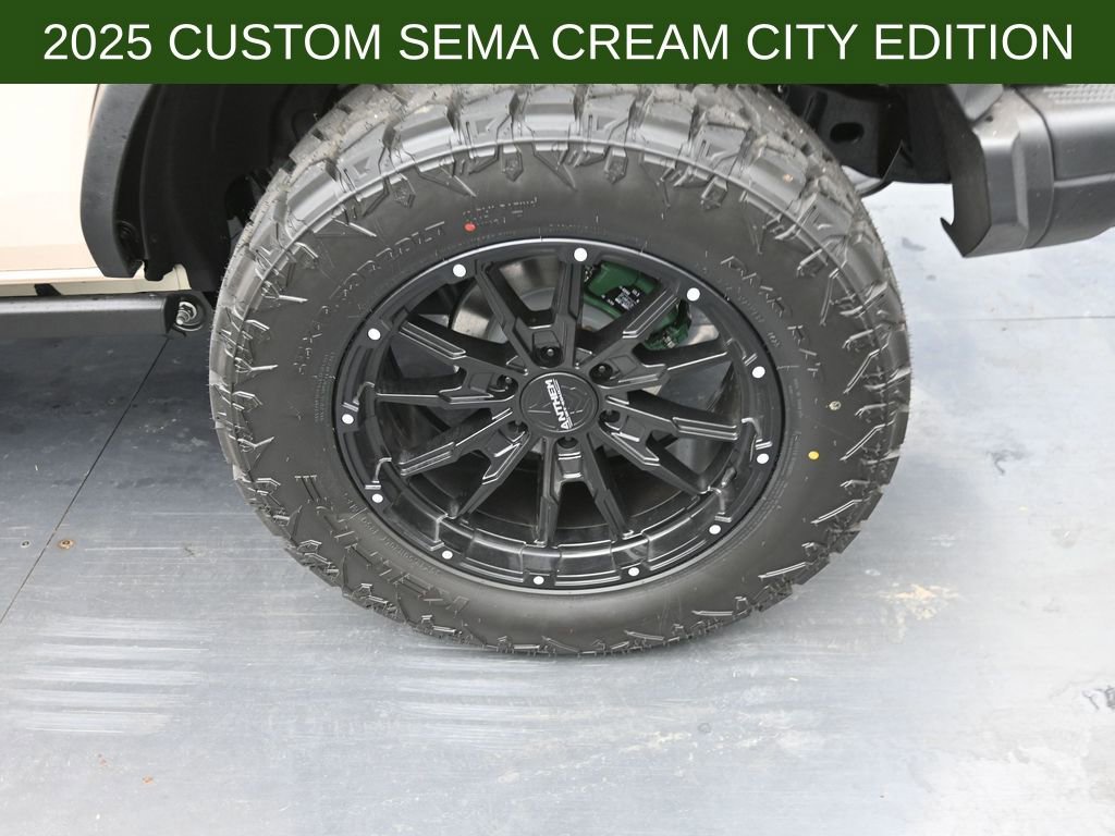 New 2025 Ford Bronco Badlands image 10