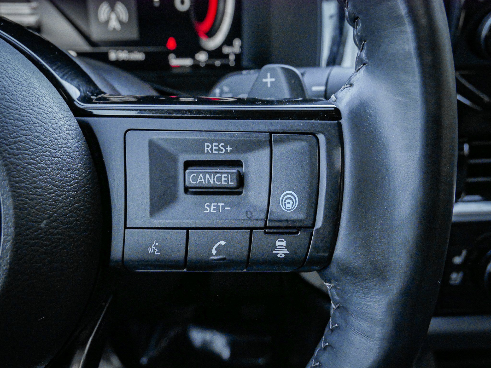 Used 2024 Nissan Pathfinder Platinum w/ Cargo Package image 20