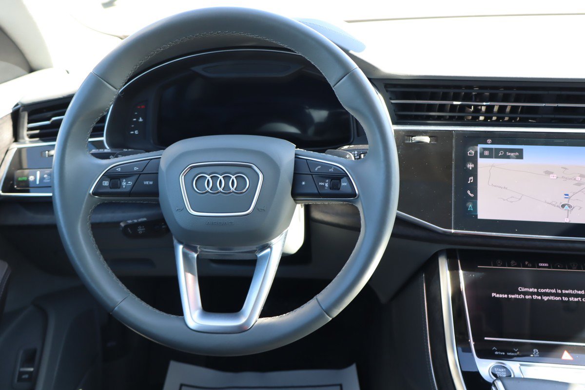 Used 2023 Audi Q8 Prestige w/ Prestige Package image 11