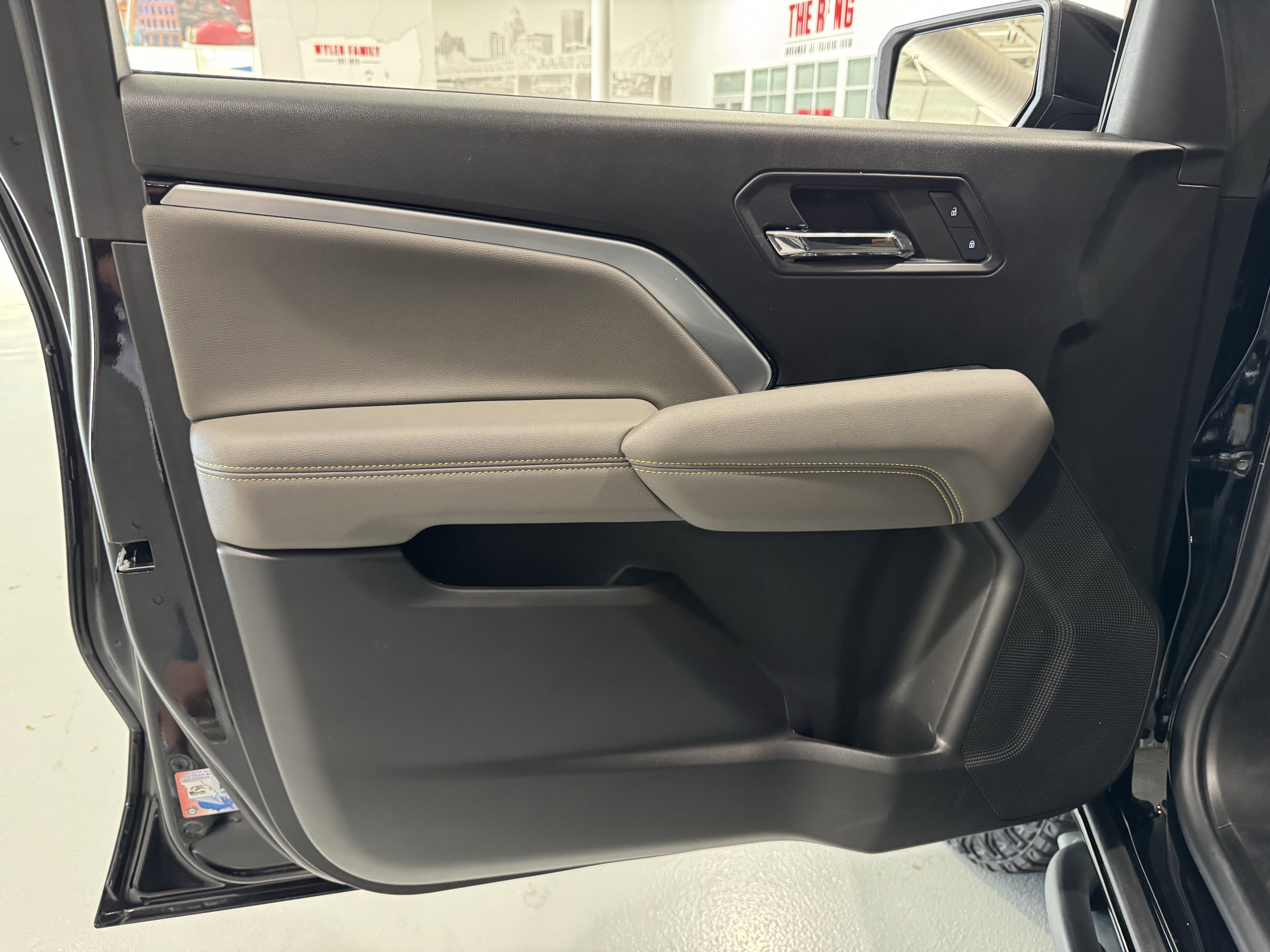 Used 2024 Chevrolet Colorado ZR2 w/ Technology Package image 22