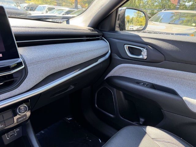 Certified 2023 Jeep Compass Latitude AWD/4WD image 34