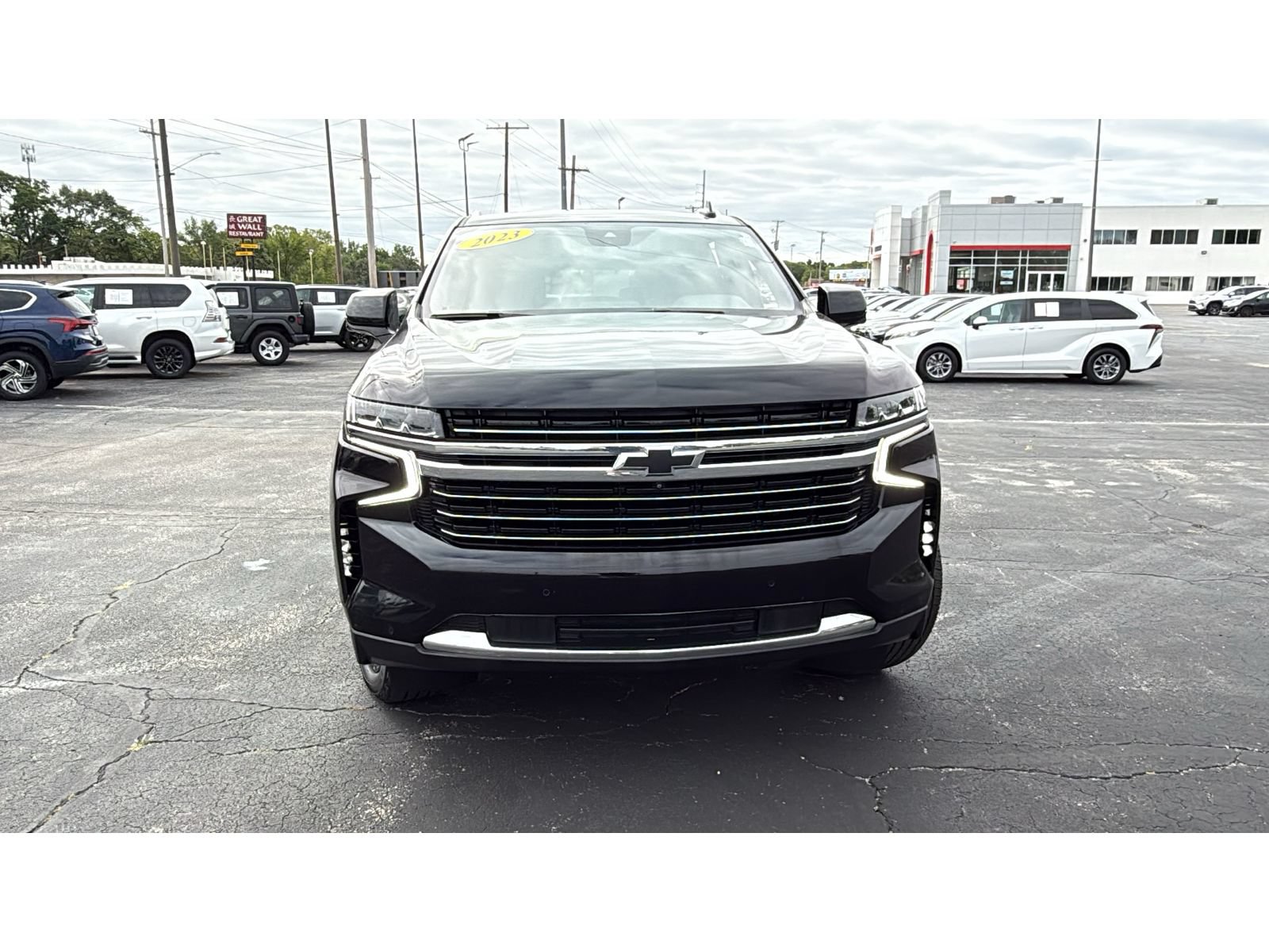 Used 2023 Chevrolet Tahoe LT w/ Luxury Package AWD/4WD image 2