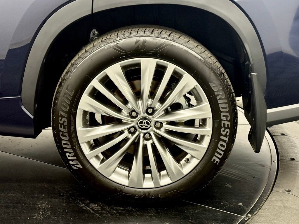 Used 2026 Toyota Highlander Platinum image 15