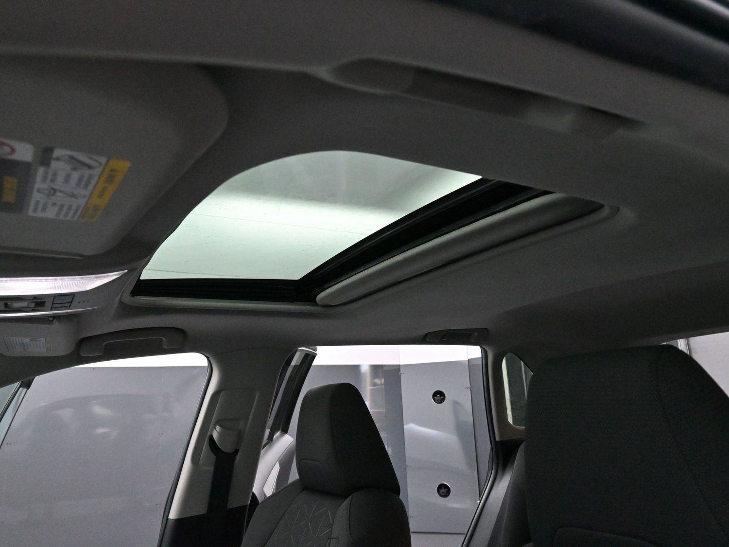 Used 2022 Toyota RAV4 XLE w/ Convenience Package image 30