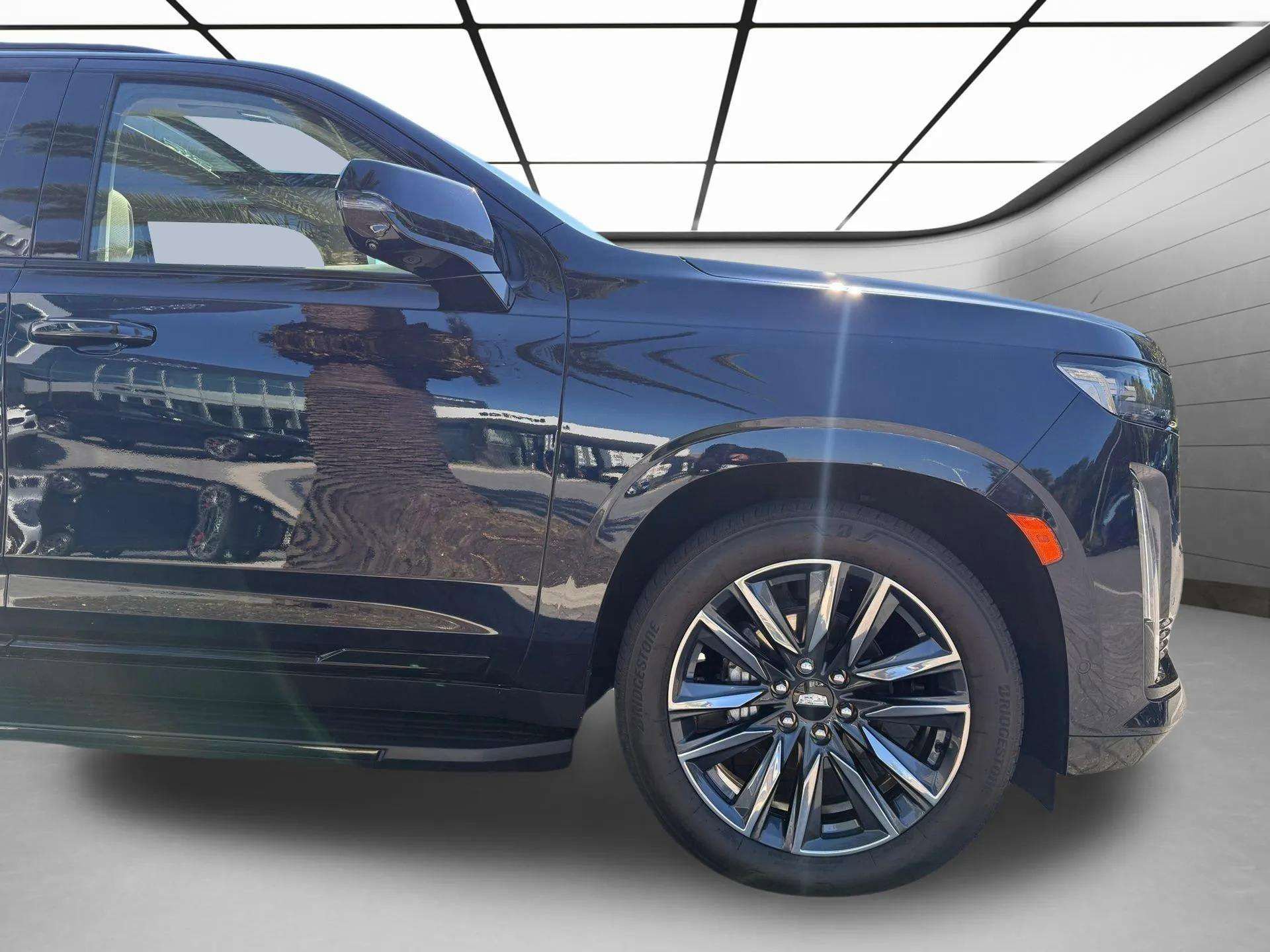 Used 2024 Cadillac Escalade ESV Sport Platinum w/ Heavy-Duty Trailer Package image 7