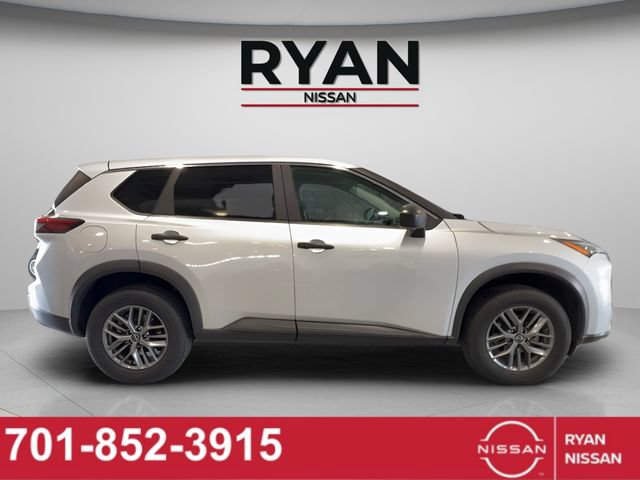 Certified 2024 Nissan Rogue S AWD/4WD image 2