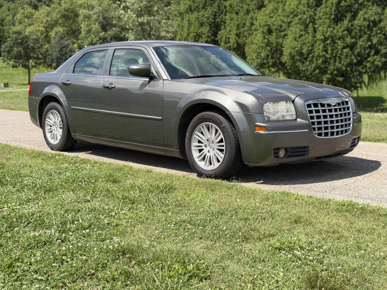 Used 2009 Chrysler 300 Touring RWD image 8