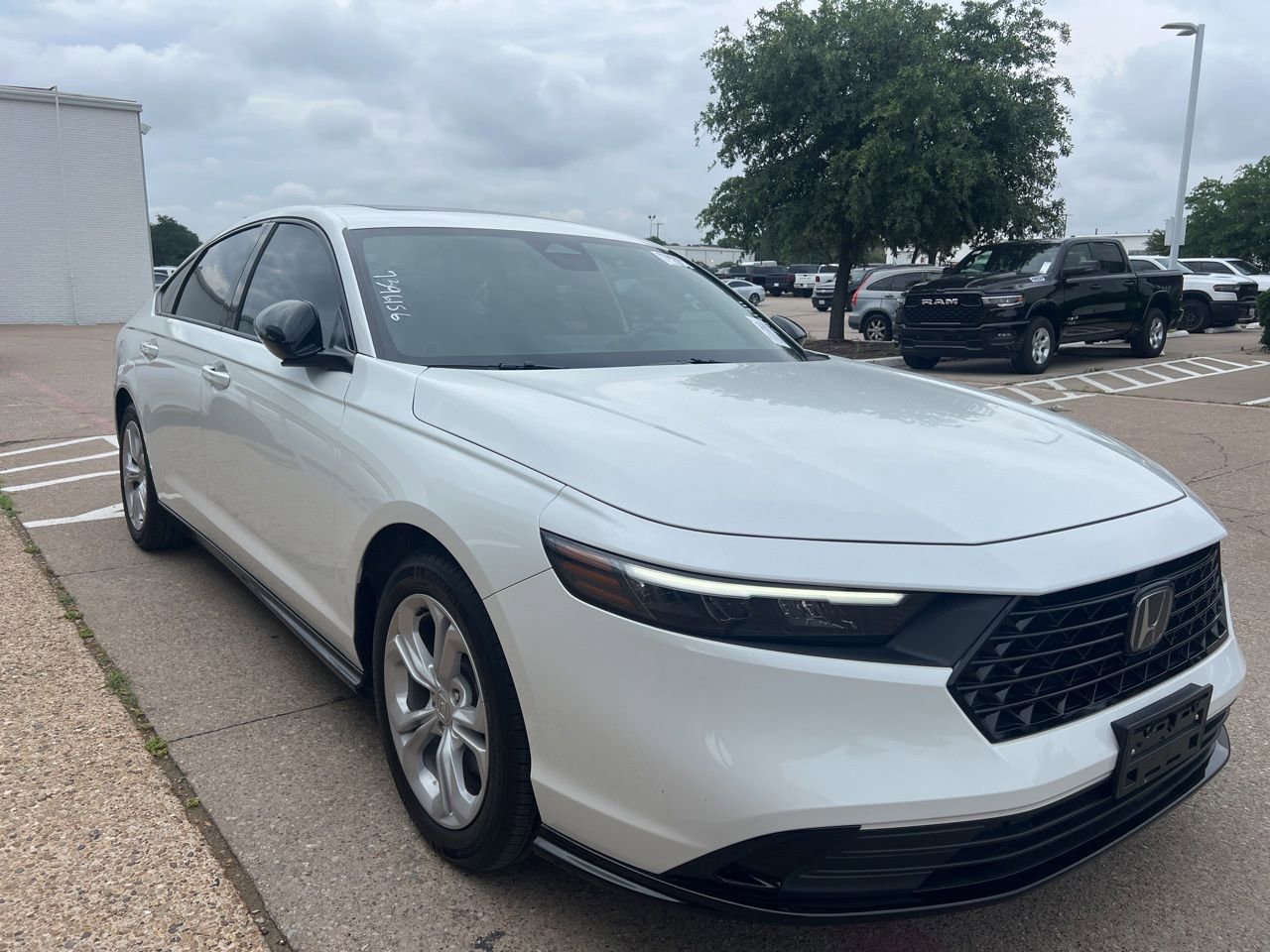 Used 2024 Honda Accord Sport image 3