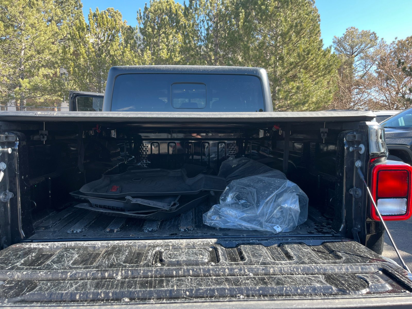 Used 2022 Jeep Gladiator Sport image 34