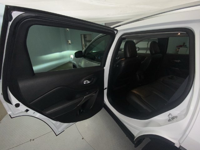 Used 2021 Jeep Cherokee Limited w/ Elite Package FWD image 23