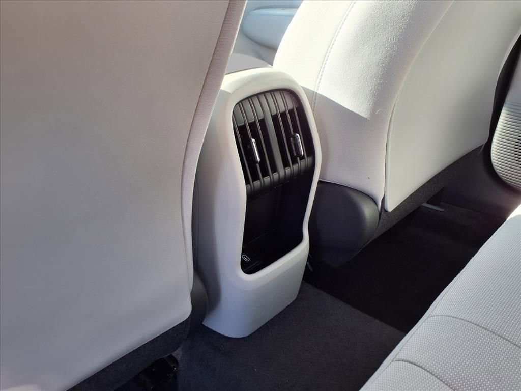 Used 2025 Hyundai Kona SEL image 23