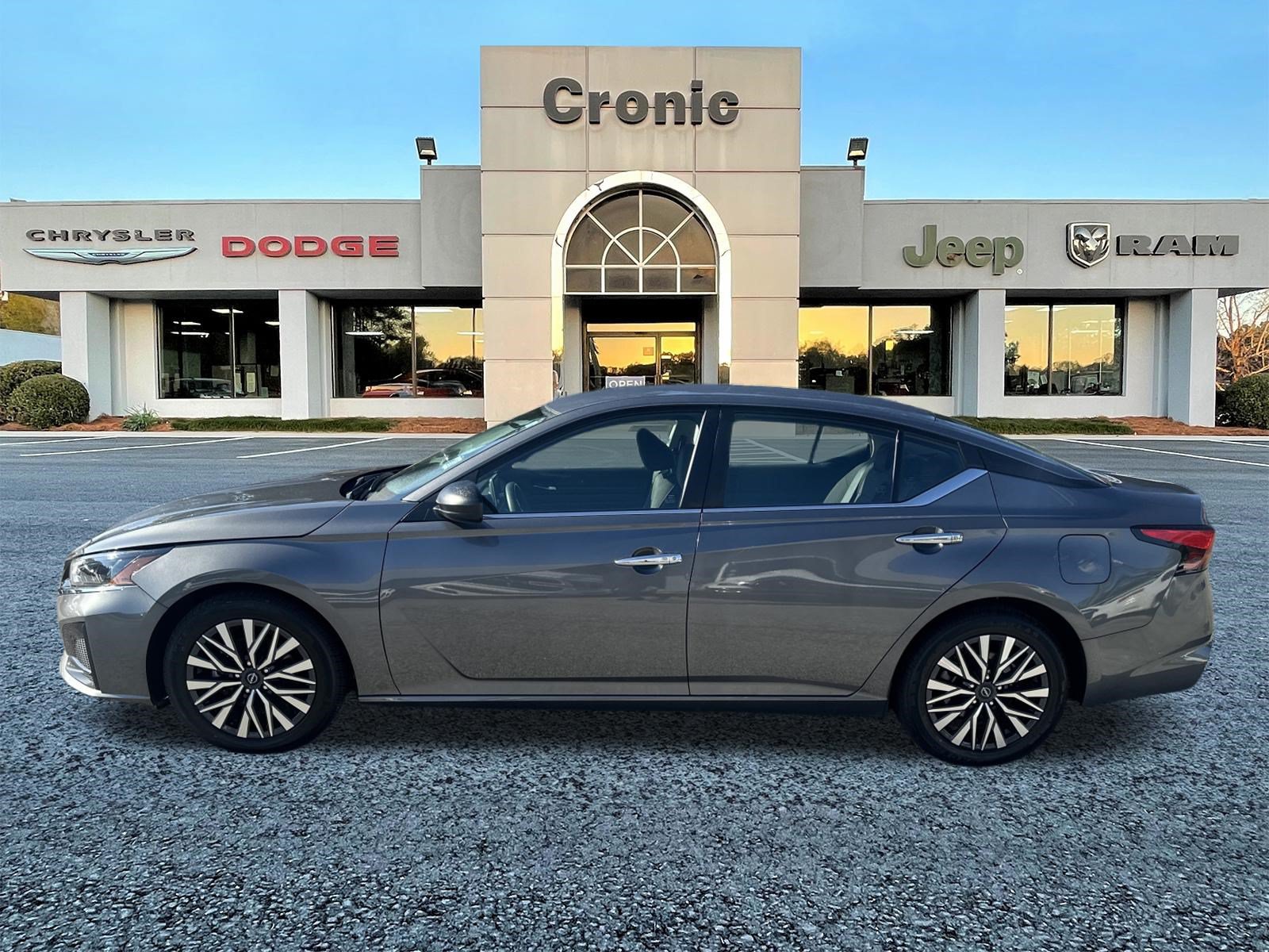 Used 2025 Nissan Altima 2.5 SV FWD image 6