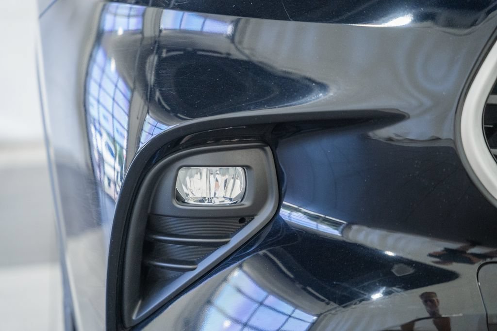 Used 2022 Toyota Highlander XLE AWD/4WD image 13