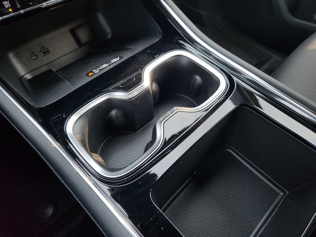 Used 2025 Chevrolet Traverse LT w/ Driver Confidence Package image 21