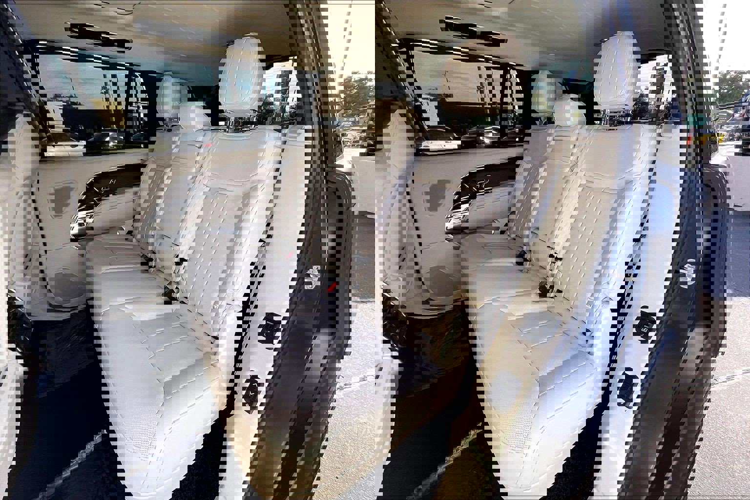 Certified 2023 Land Rover Range Rover Long Wheelbase Autobiography image 19