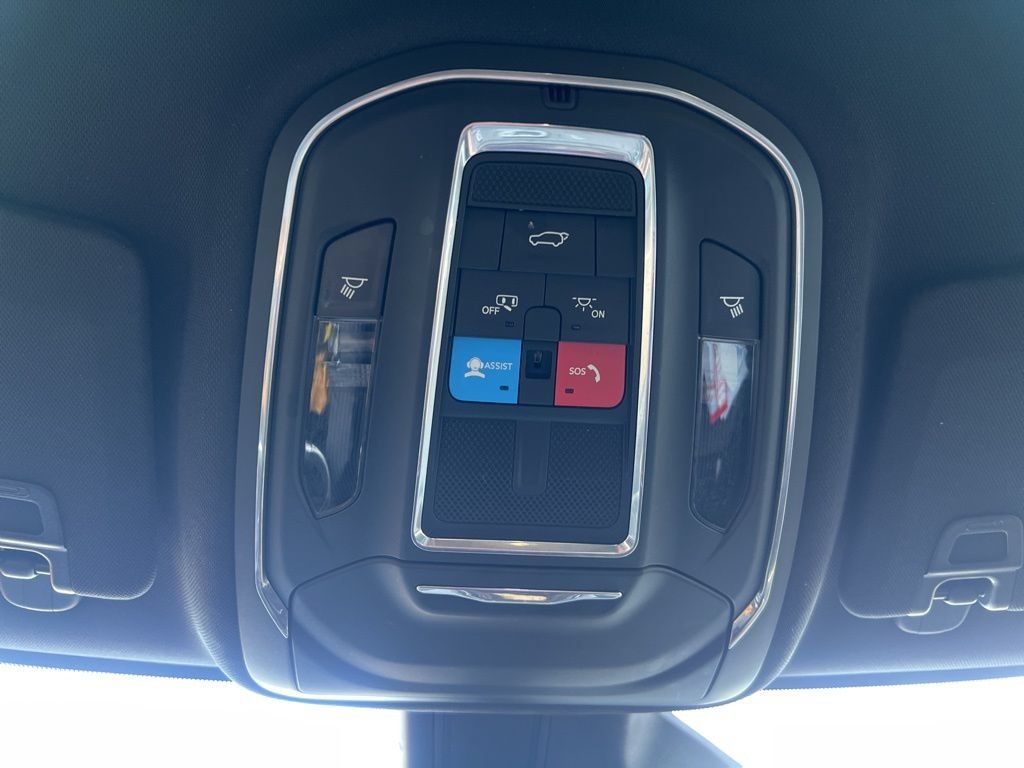 Used 2024 Jeep Grand Cherokee Altitude RWD image 61